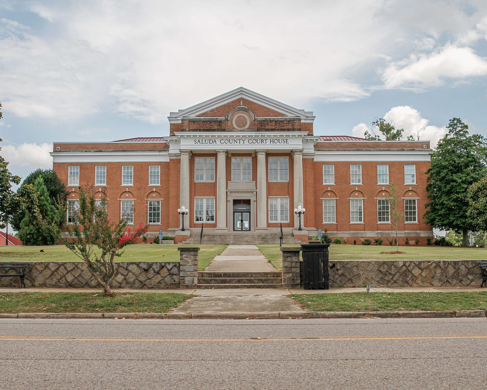 The historic Saluda County Courthouse on the town green in Saluda, South Carolina